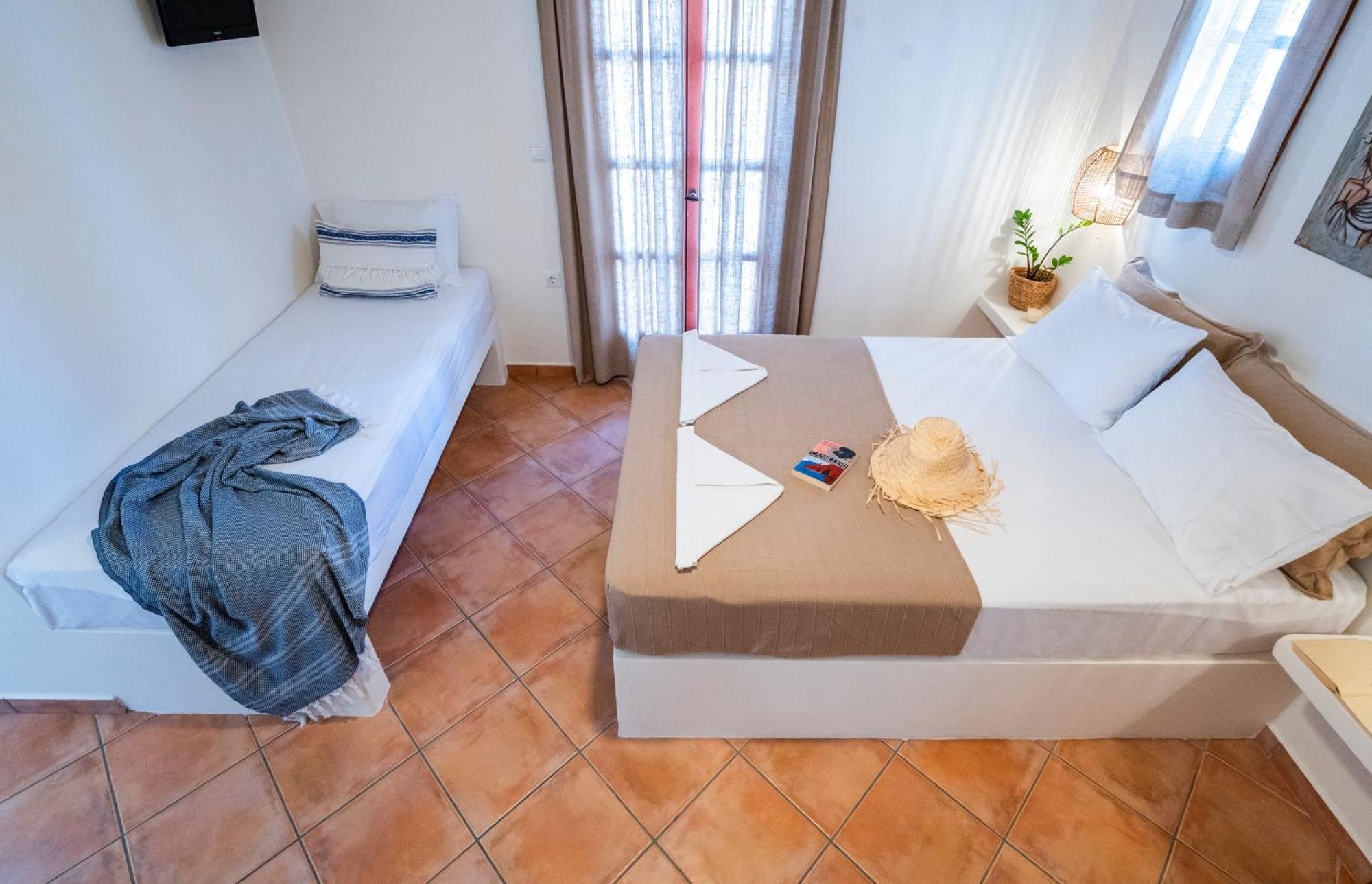 Aparthotel Ligaries à Kini Extérieur photo
