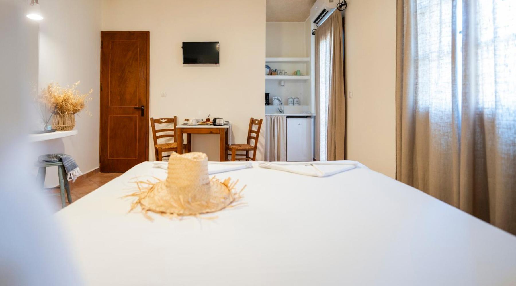Aparthotel Ligaries à Kini Extérieur photo
